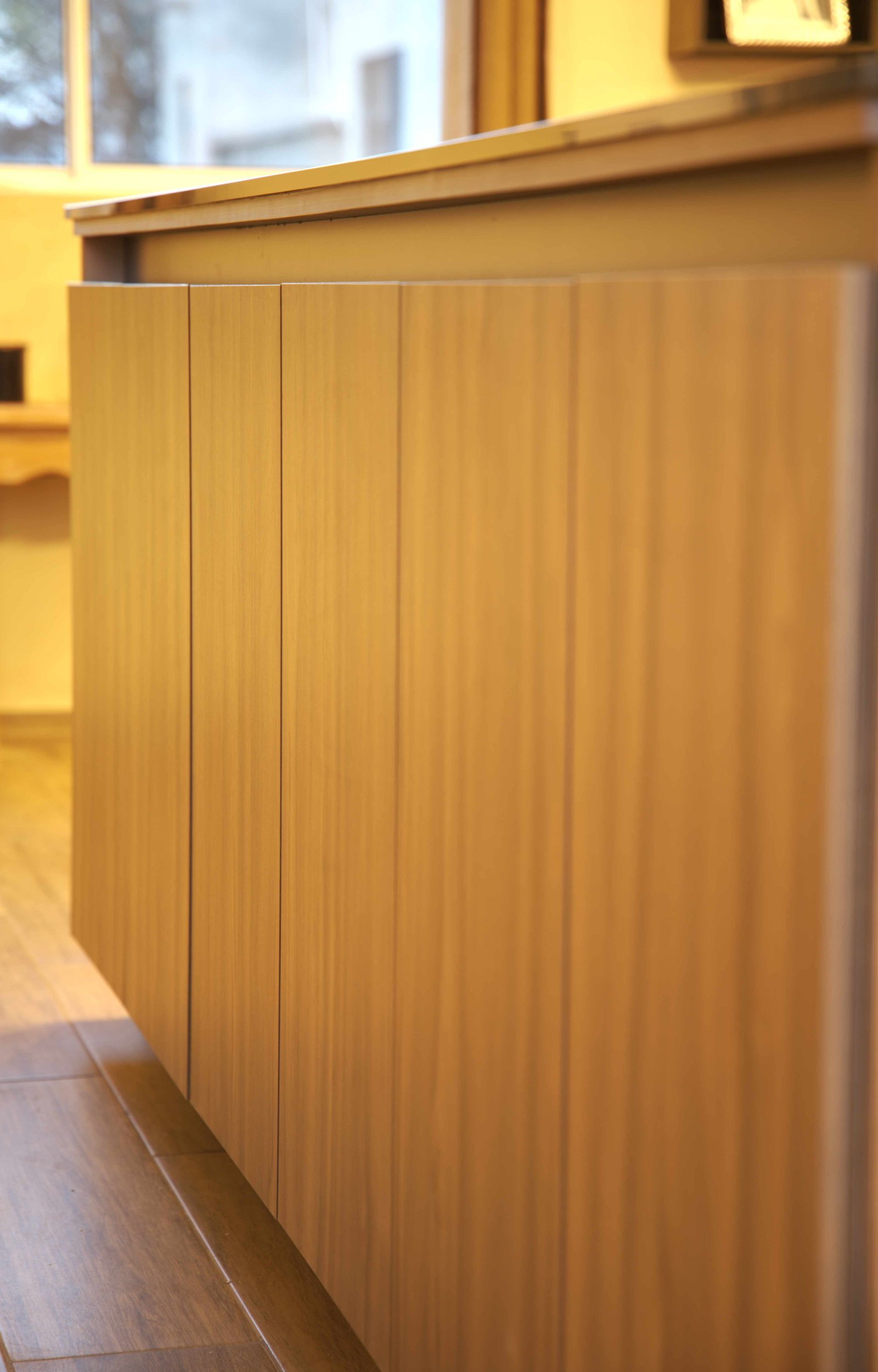 Black and wood kitchen design